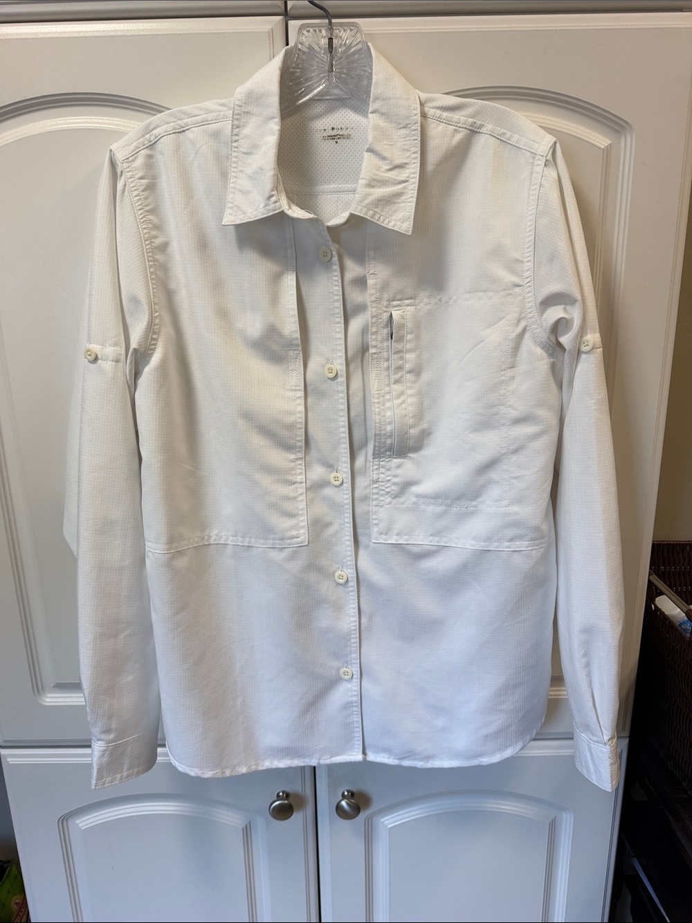 Royal Robbins Medium Ladies White Long-Sleeve Button-Up vented Shirt